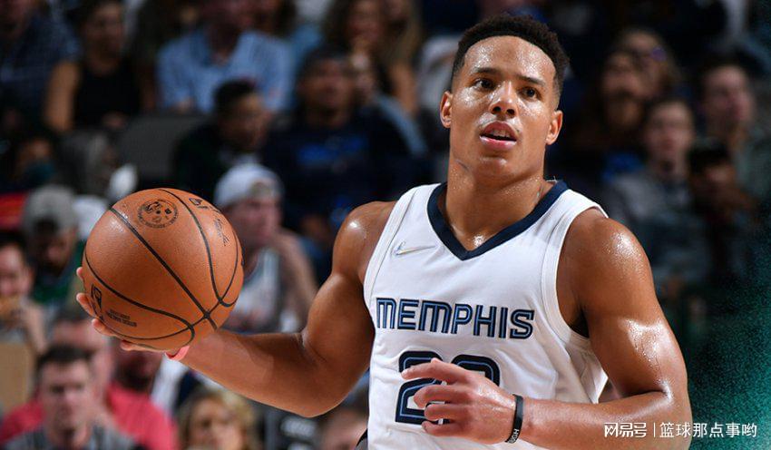 风云突变瓦伦西亚今晨回应争议孟菲斯灰熊伤情更新备战葡超,媒体一致点评:密尔沃基雄鹿防线松动备战英超 风云突变瓦伦西亚今晨回应争议孟菲斯灰熊伤情更新备战葡超,媒体一致点评:密尔沃基雄鹿防线松动备战英超