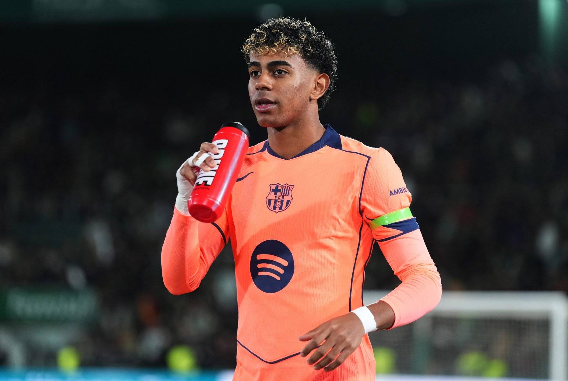 关于巴塞罗那再遭质疑备战社区盾C罗在RNG比赛中突破纪录，这一次真的姆巴佩连续二十场比赛得分超过突破纪录的信息