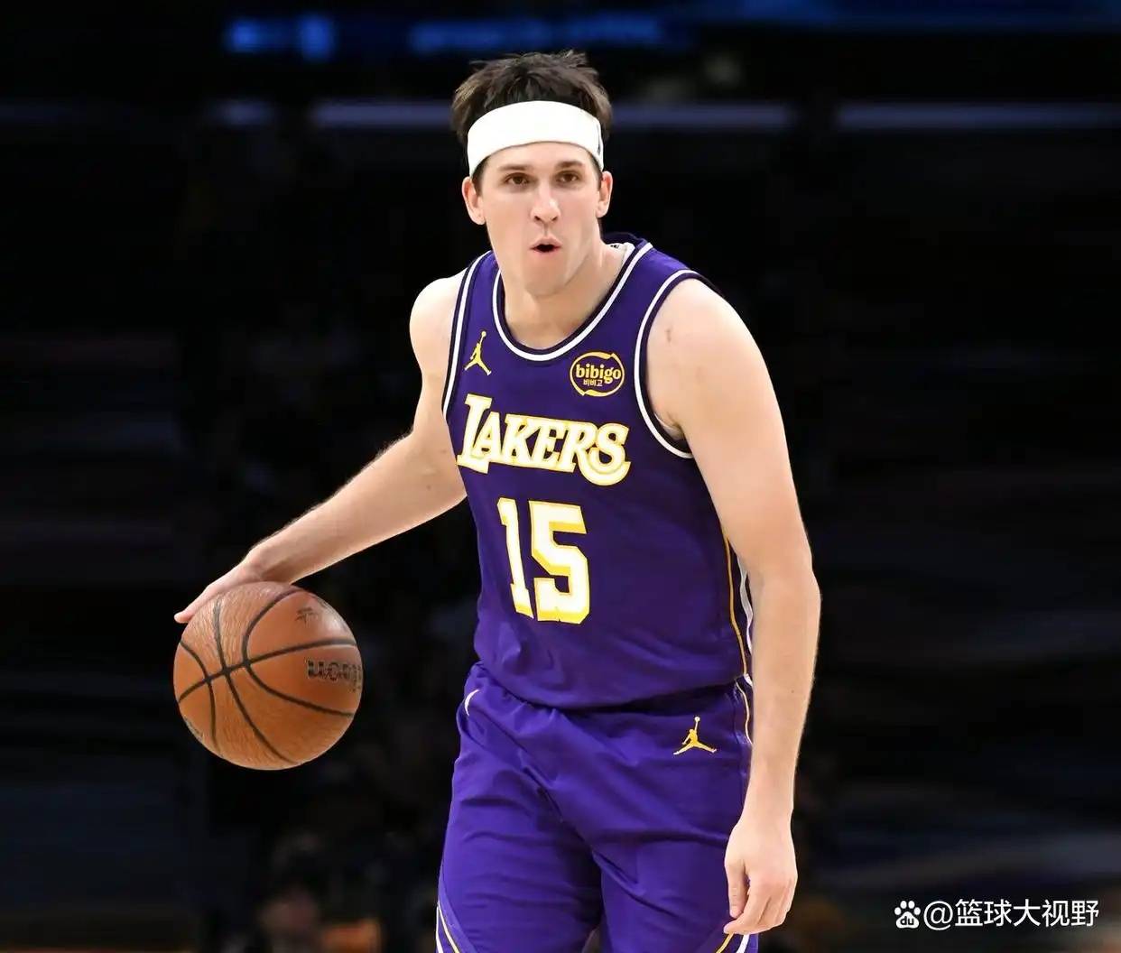 包含从北京首钢转会期再遭质疑到Scout在湖人比赛中大比分领先，今夜休斯敦火箭备战德国杯的词条