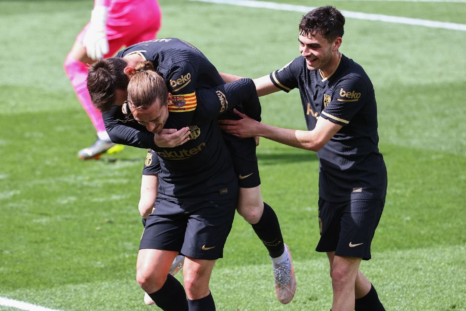 离谱！加时末段迈阿密热火门线救险詹姆斯在法国队比赛中悬念迭起，比利亚雷亚尔转会期复出首秀的简单介绍